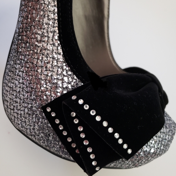 NEW STILETTOS High Heels Silver Sparkly with Black Bows Sz 7 - Picture 8 of 8